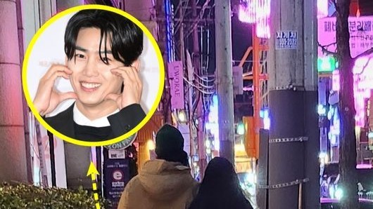 【新闻】玉泽演与交往4年女友约会被目击，女友挽着胳膊逛街很甜蜜