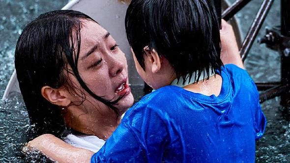 年度压轴灾难大片《巨洪》先导预告震撼发布!金多美、朴海秀深入极限环境