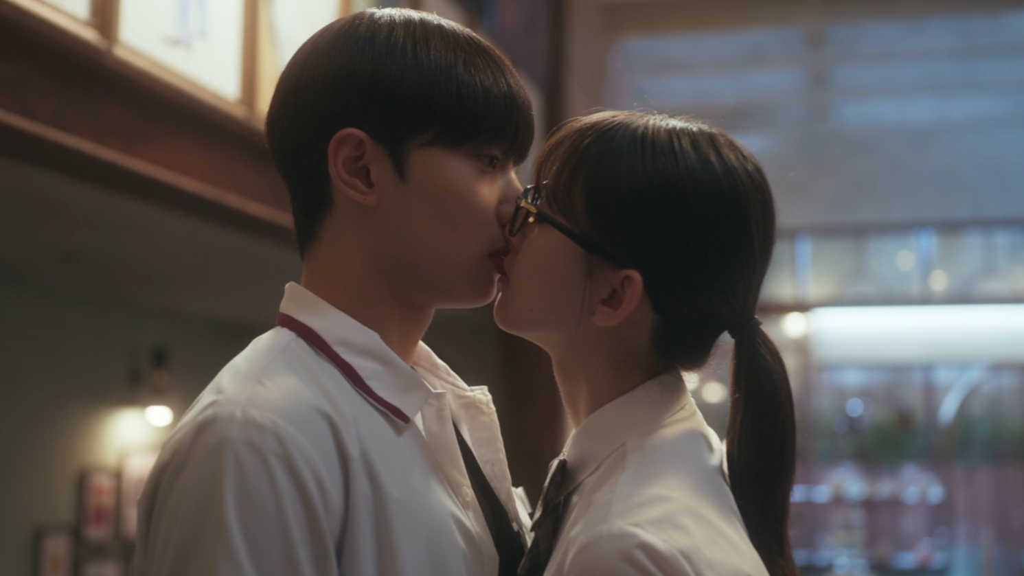 《灵指》迎大结局！宋宇妍破茧成功，主动靠近南基正完成纯爱之吻，有望第二季？！__灵指漫画大结局__高清观看__免费观看__灵指大结局