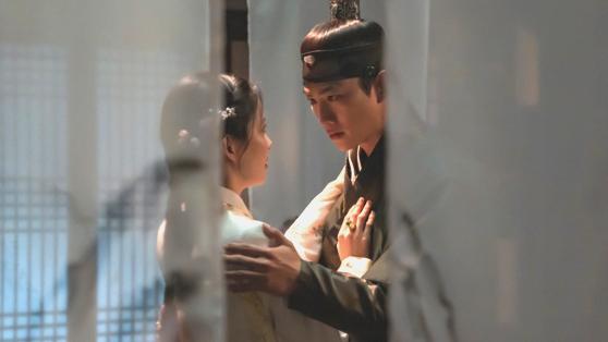 高能预警！当徐贤抢走玉泽演初夜：反套路穿越剧开启疯批甜恋模式