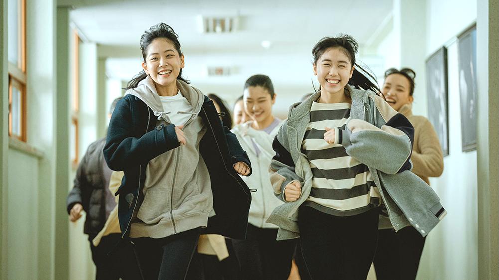 柏林水晶熊最佳长片！李来x郑秀斌《没事，没事，没事！》诠释单亲少女的治愈人生